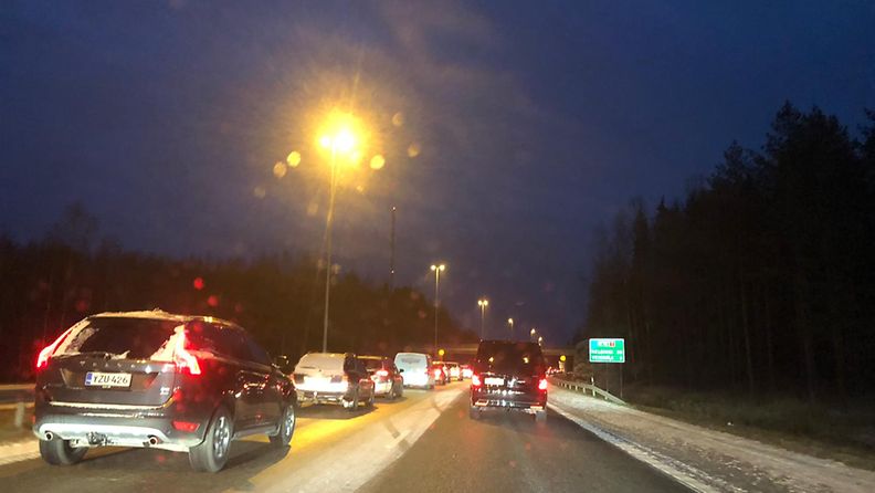kuva Turun moottoritie kolari ruuhka jee 7.11.2019