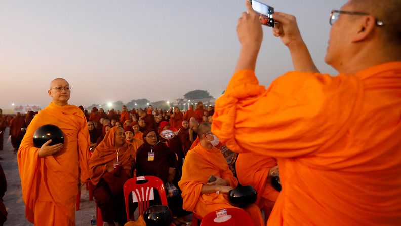 aop Myanmar munkkien massatapahtuma (1)