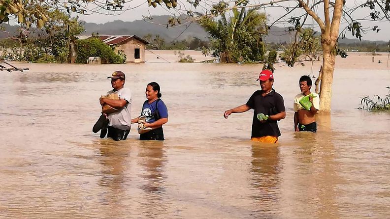 LK: filippiinit taifuuni tulvat