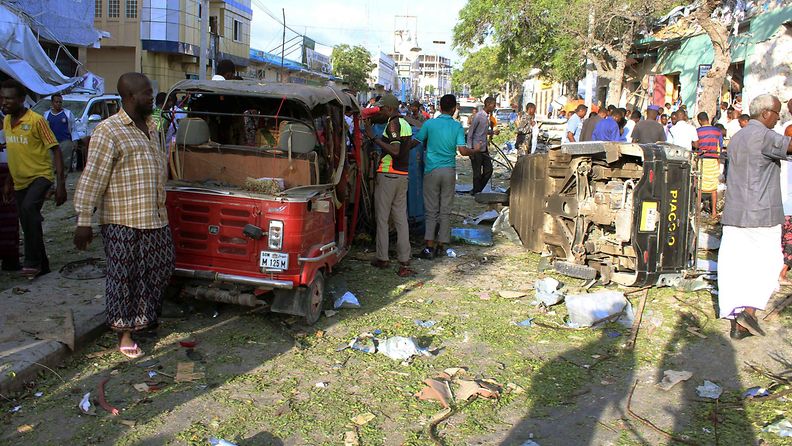 Mogadishussa on thety lukuisia terrori-iskuja viime vuosina. Kuva autopommin aiheuttamista tuhoista maaliskuussa 2018.