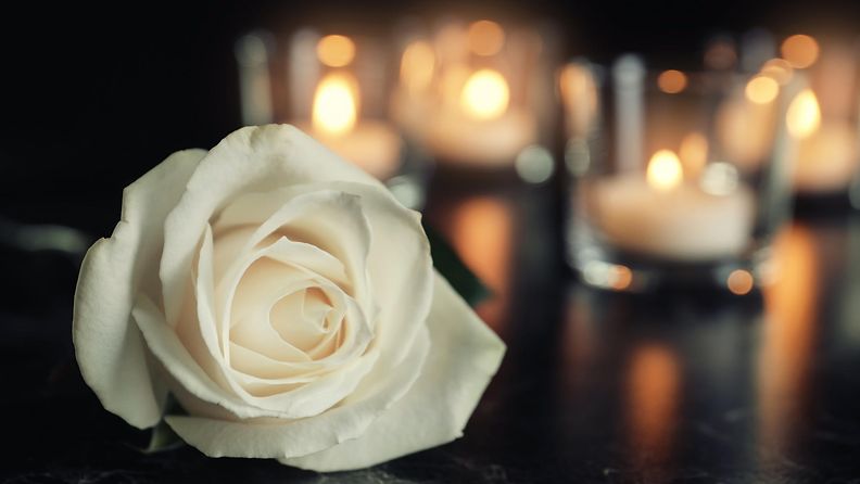 kynttilä, hautajaiset