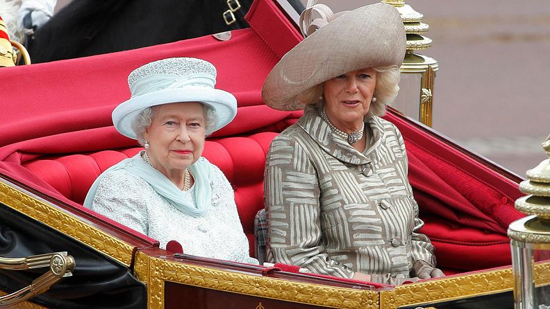 Kuningatar Elisabet ja herttuatar Camilla 2012