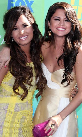 Demi Lovato ja Selena Gomez (1)