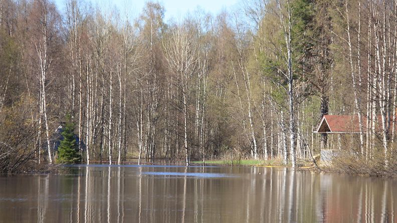 Vesi on noussut Rovaniemellä paikoin jo todella paljon.