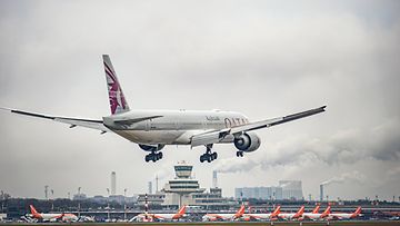 AOP lentokone, jumbojetti, Qatar Airways Boeing 777