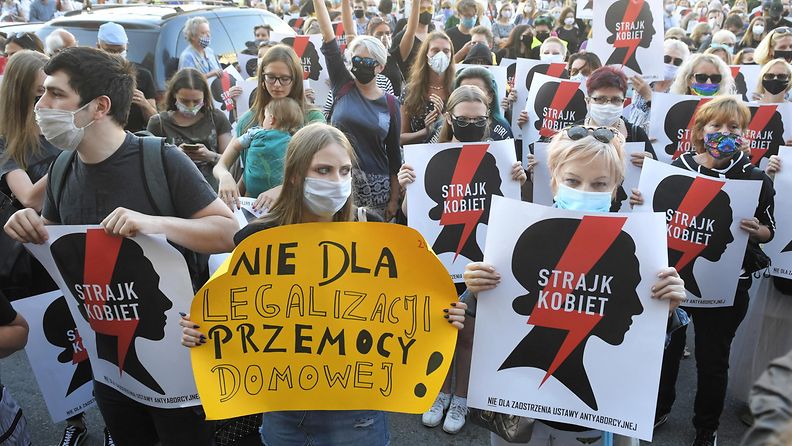 AOP Puola mielenosoitus naisten oikeudet