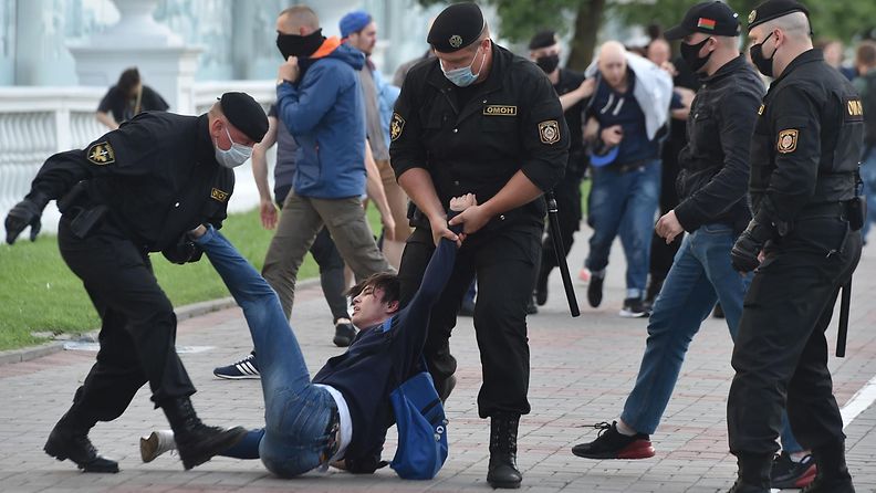 Valko-Venäjä mielenosoittajat