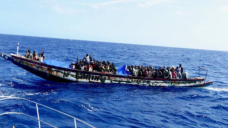 Pakolaisten vene Teneriffalla KÄYTTÖ VAIN YHTEEN JUTTUUN