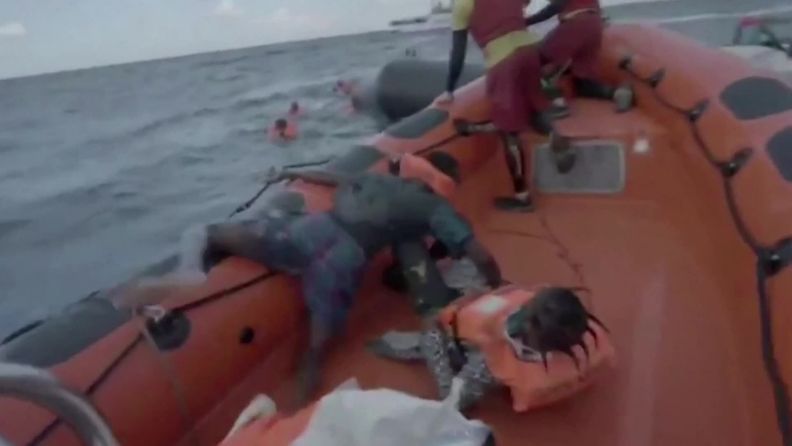 Välimerellä siirtolaisten vene upposi
