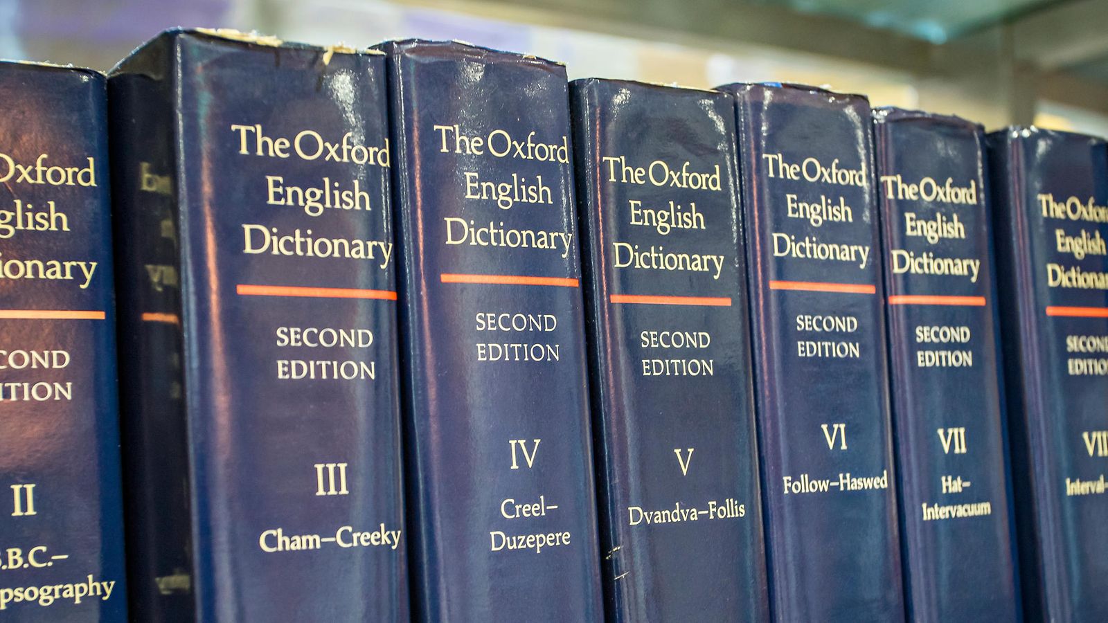 Oxfordin sanakirja ei voinut nimetä vuoden sanaa koronavuonna 2020 -  