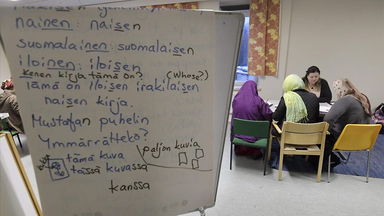 LK 25.12.2020 Suomen kielen opiskelua Laajakosken vastaanottokeskuksessa Kotkassa 17. marraskuuta 2016.