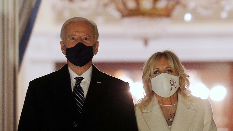 Reuters Joe Jill Biden ilotulitus parveke