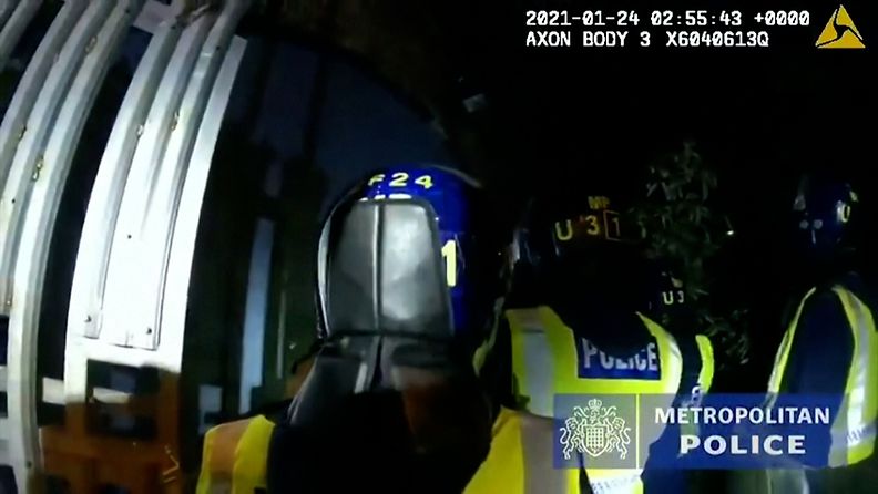 Lontoon poliisi teki iskun laittomiin teknobileisiin – sakkoja jaettiin yli 15 000 punnan edestä