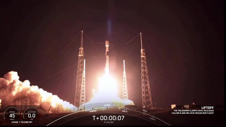Reuters ja SpaceX: Falcon 9 -raketti lähetettiin viidettä kertaa avaruuteen 4.2.2021