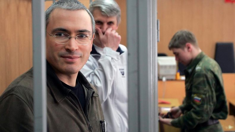 Mihail Hodorkovski oikeudenkäynnissä Moskovassa huhtikuussa 2005.