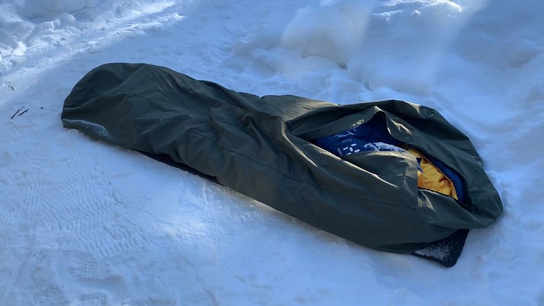 Suvi Björkin talvimakuupussi ulkona nukkumista varten