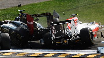 Liuzzi kolaroi Italian GP:n lähdössä 