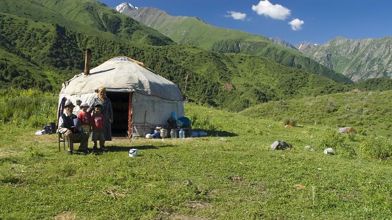 AOP Kyrgyzstan, perhe, Keski-Aasia