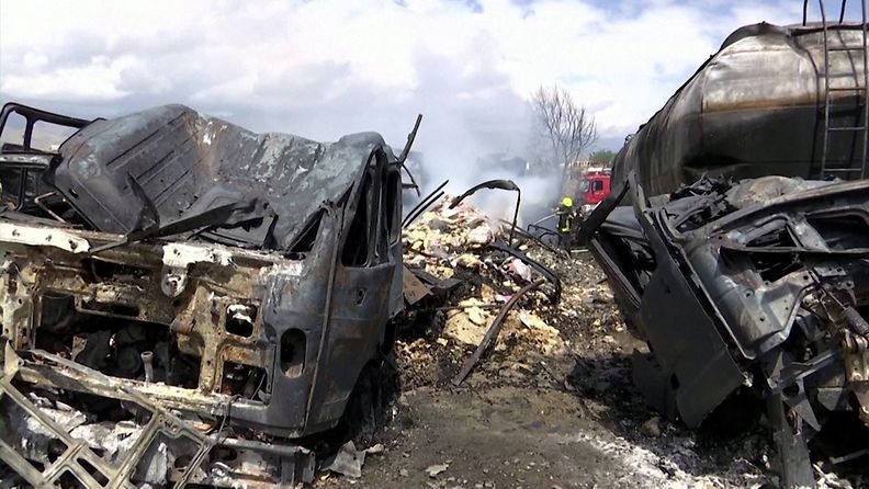 030521-verkkokuva-Bensiinisäiliöautot räjähtivät ilmiliekkeihin Kabulissa – videolla surullinen näky valtavista tuhoista