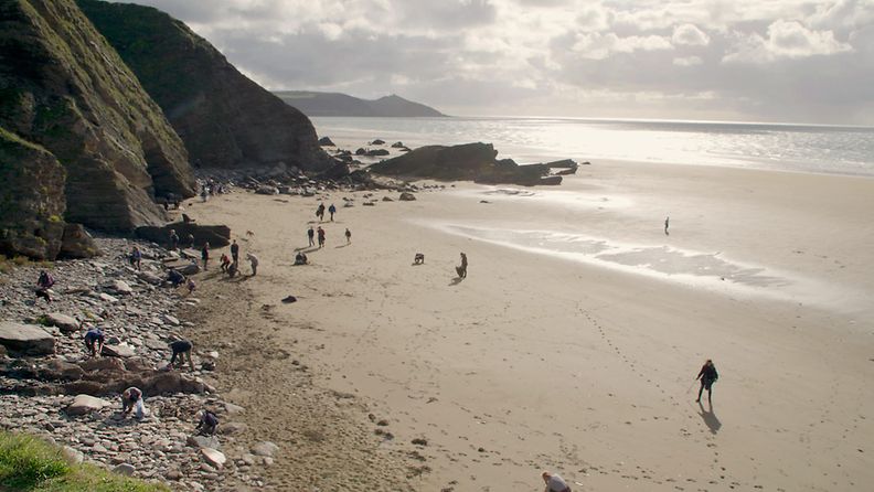 Meren tuomat -elokuva, Cornwallin ranta