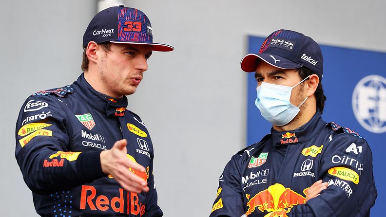 Max Verstappen ja Sergio Pérez kuvattuna Imolassa 2021.