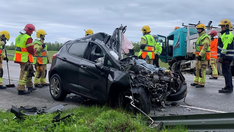 Rekka ja henkilöauto törmäsivät Limingassa maanantaina 31.5.2021