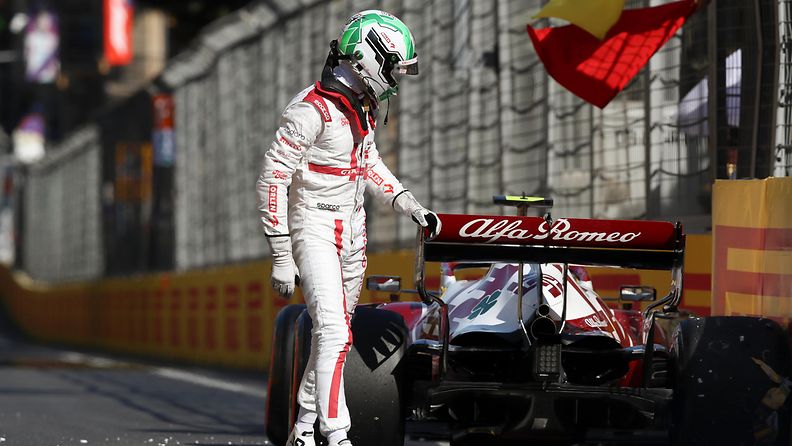 Antonio Giovinazzi ajoi seinään Azerbaidzhanin GP:n aika-ajoissa 2021