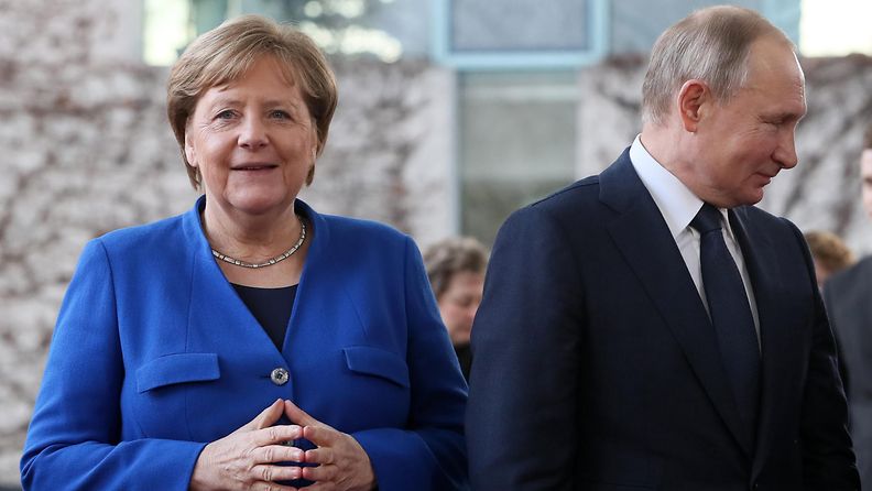 Angela Merkel Vladimir Putin AOP