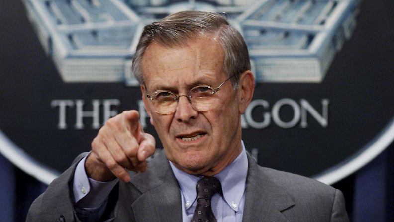 USA:n entinen puolustusministeri Donald Rumsfeld lehdistötilaisuudessa.