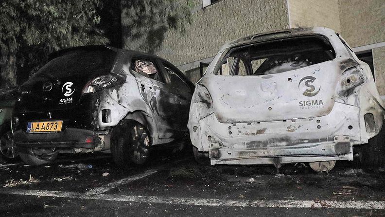 LK19.07.21 Kypros palaneet autot TV-asemalla