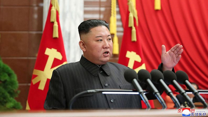 Kim Jong-un pitää puhetta.
