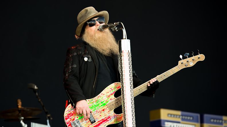 Dusty Hill on kuollut. 