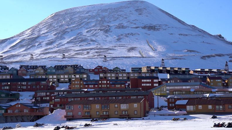 Longyearbyenin kylä Huippuvuoret RAJOITETTU
