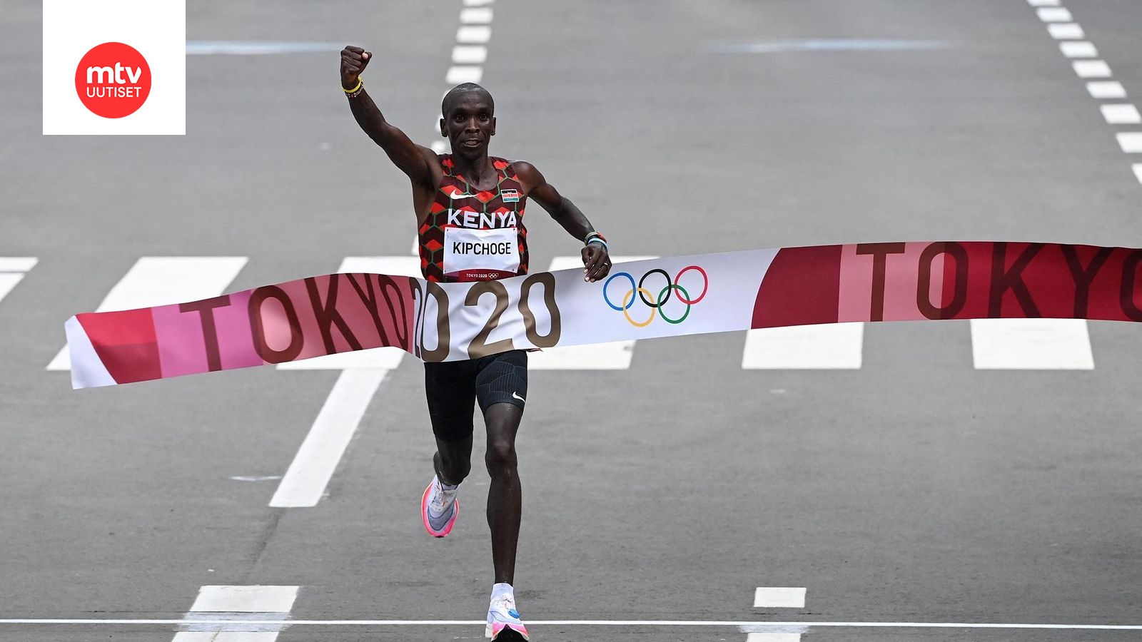 ME-mies Eliud Kipchoge tykitti upealla soolojuoksulla Tokion olympialaisten  maratonin olympiavoittajaksi 