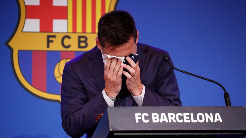 Lionel Messi itkee