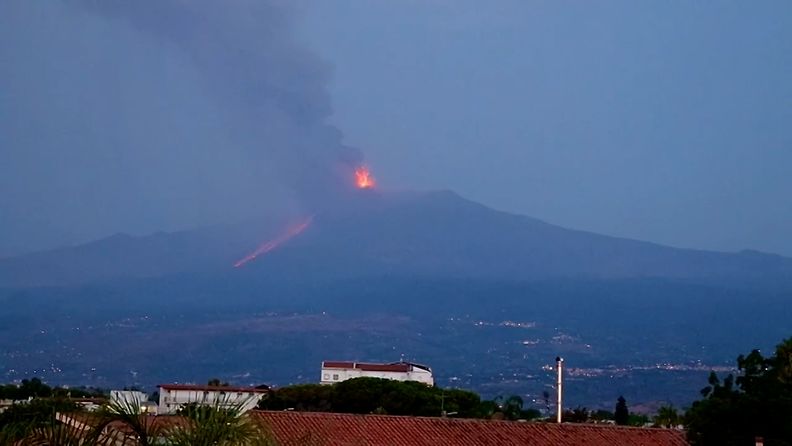 Etna-tulivuori herätti sisilialaiset tänään purkauksella – video paljastaa miten raivokas purkaus näkyy ja kuuluu 900 kilometrin päähän