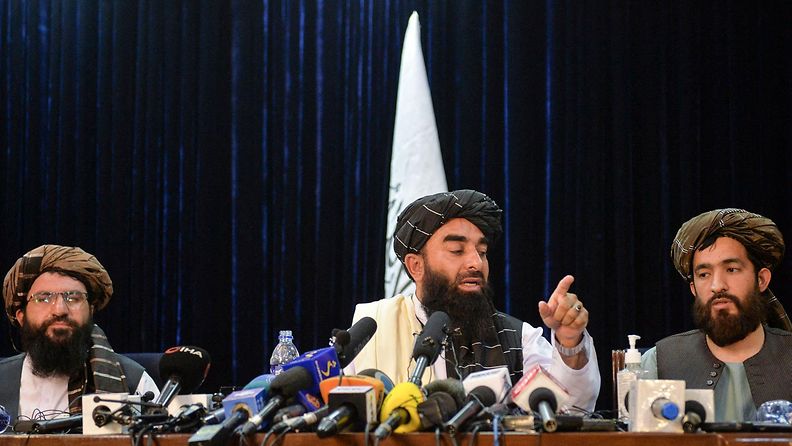 Talebanin lehdistötilaisuus Kabulin valtauksen jälkeen.