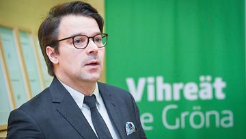 Ville Niinistö tiedotustilaisuudessa, jossa hän kertoi lähtevänsä ehdolle Europarlamenttiin vuonna 2019.