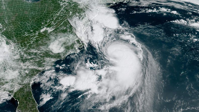 Lauantaina otettu satelliittikuva näyttää hurrikaani Henrin lähestymässä Yhdysvaltojen koillisrannikkoa.