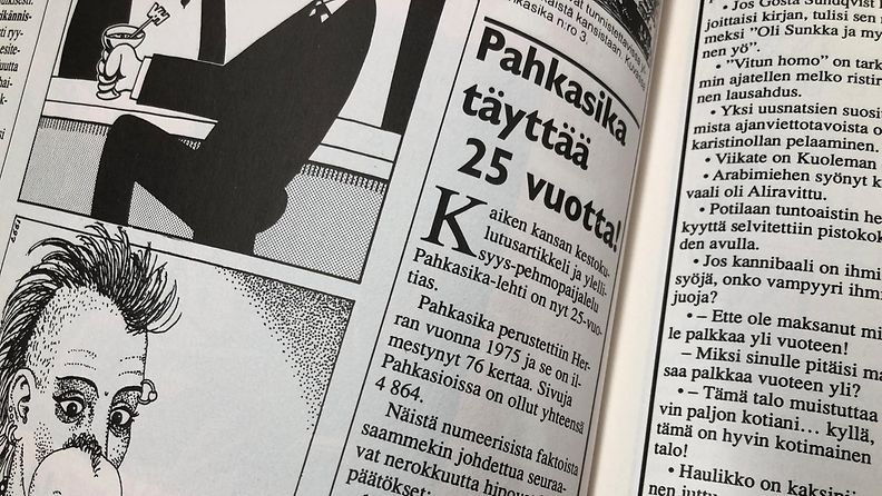 Ote Pahkasika-lehdestä. Lehti täytti 25 vuotta vuonna 2000.