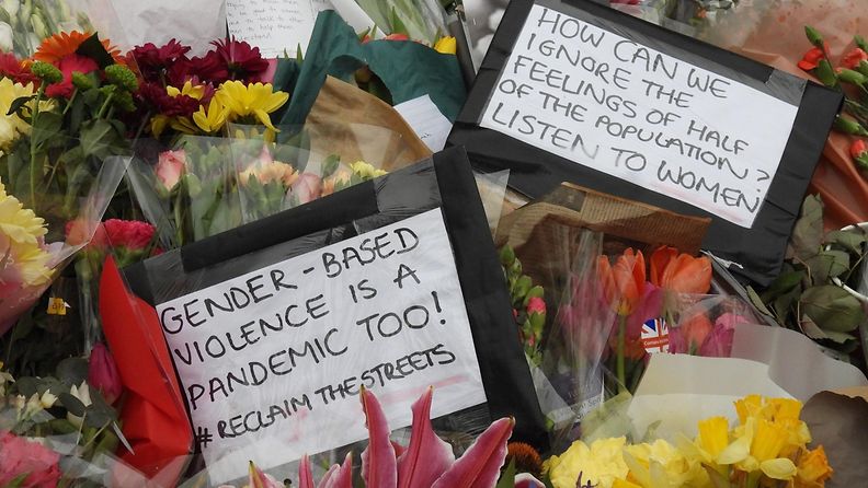 AOP Sarah Everard murha kukkia Lontoossa maaliskuu 2021