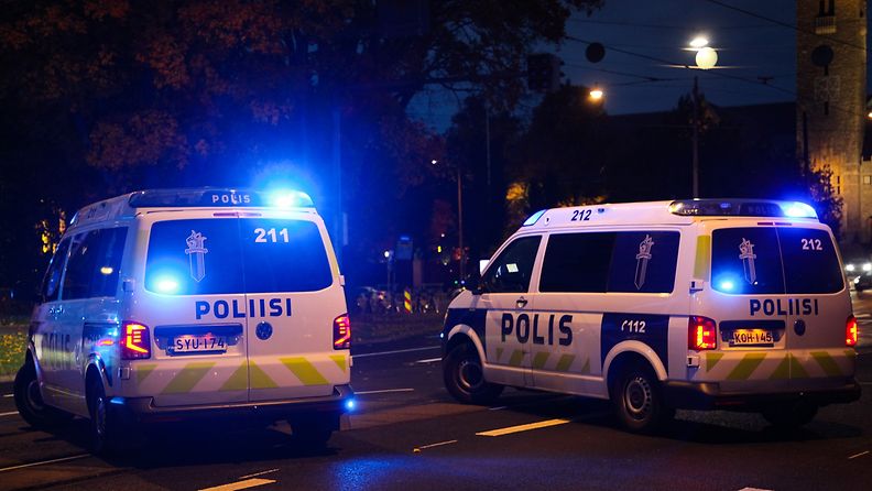Poliisiautoja Helsingissä.