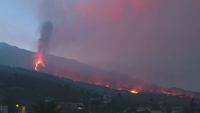 Reuters: La Palman tulivuorenpuskaus, aamulla 1010.2021