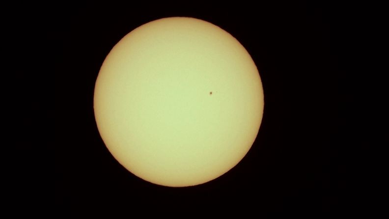 Maanantaina 11.10.2021 kuvattu auringonpilkku.