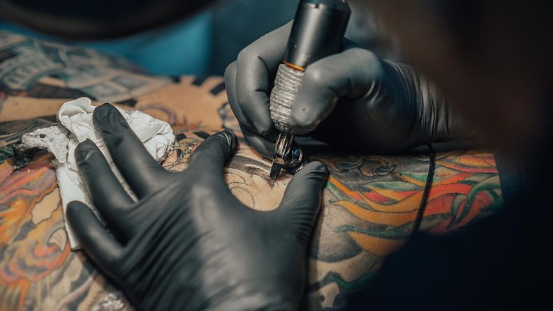 tatuointi, tatuoija