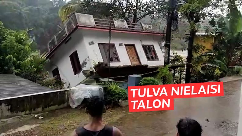 Intiassa riehuvat rankkasateet aiheuttavat suuria tuhoja – videolle tallentui, kun tulviva joki nielaisi talon sekunneissa