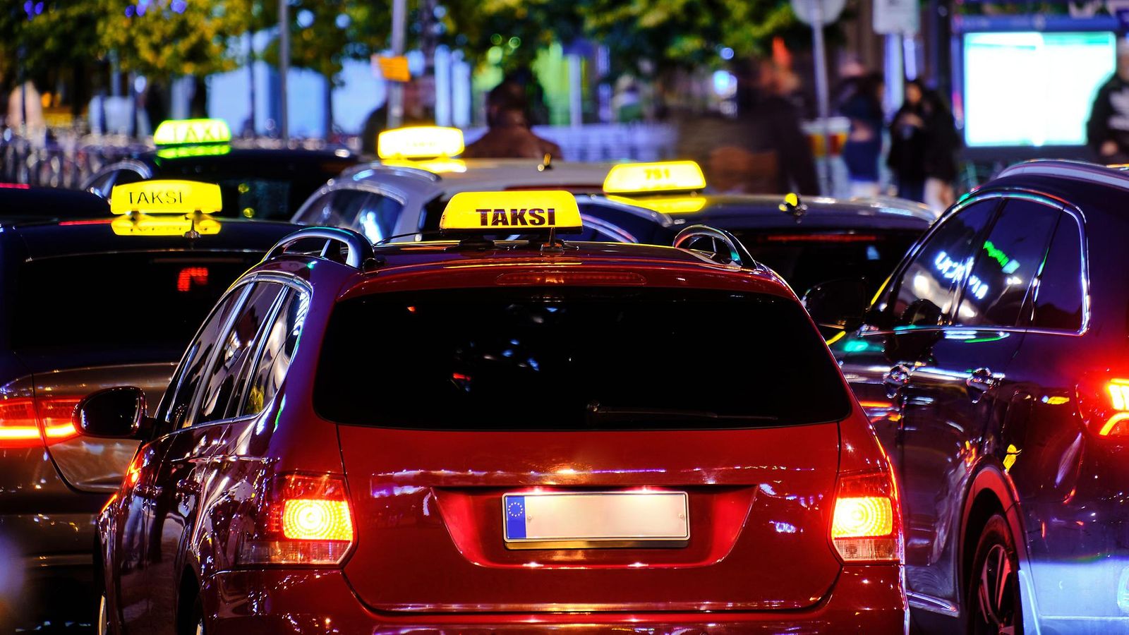 32 taksille liikennevirhemaksu taksiliikenteen valvontaiskussa -  