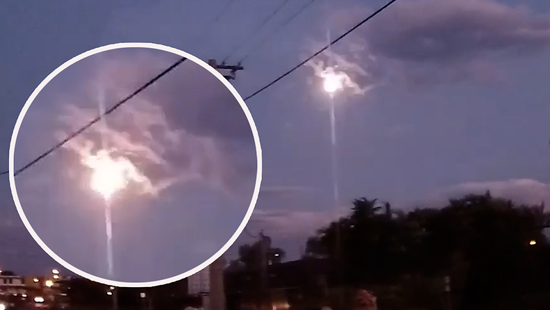Mikä valoilmiö! Tulipallo putoaa taivaalta räjähtäen – katso harvinainen video
