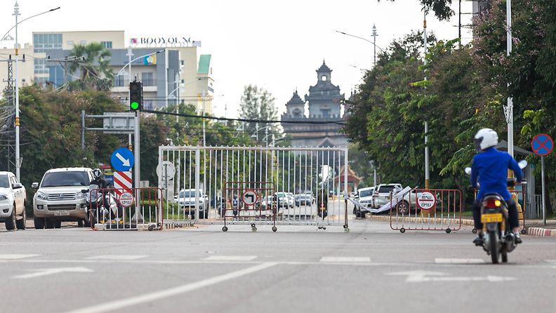 Katuja suljettiin koronasulun vuoksi Vientianesissa, Laosissa, syyskuun lopulla.