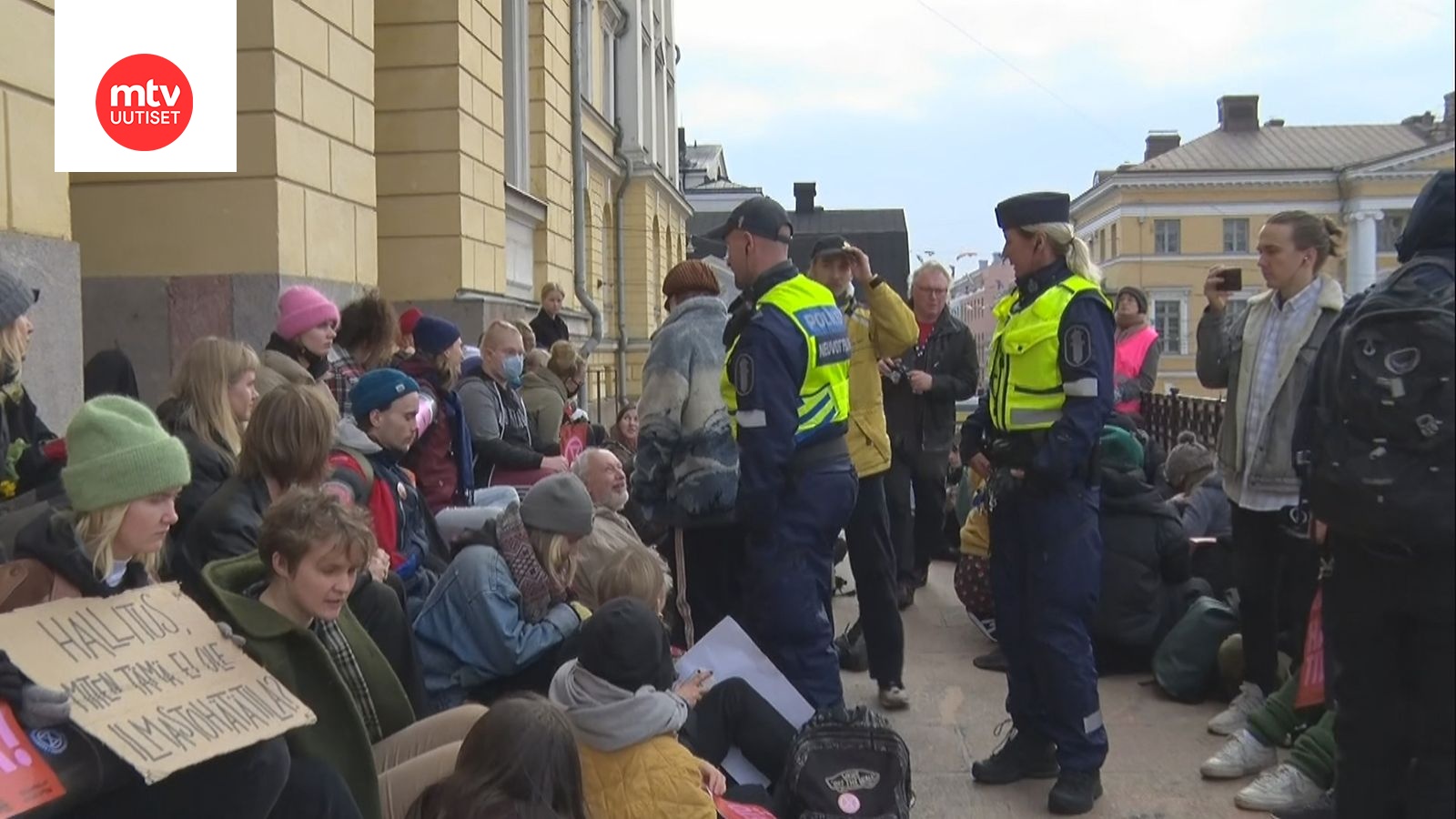 Kymmeniä Elokapinan Mielenosoittajia Otettiin Kiinni – Näin Poliisi ...